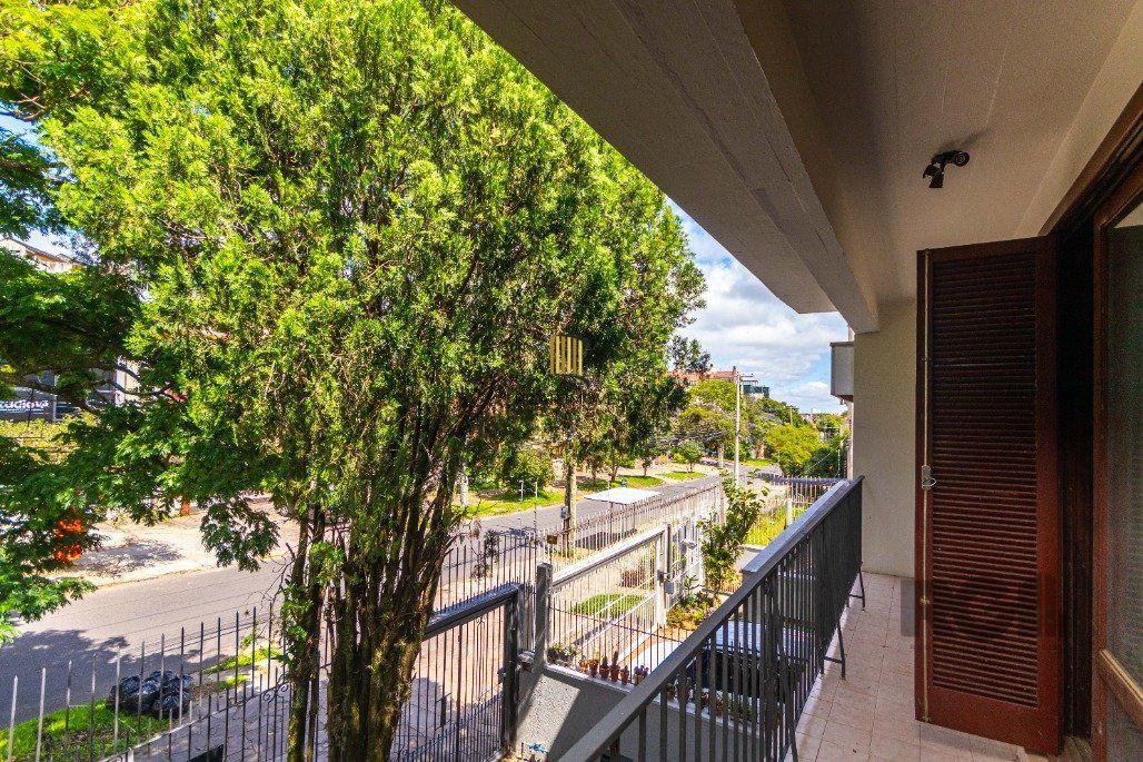Casa/sobrado para Comprar com 4 dormitórios no bairro  Chácara das Pedras.