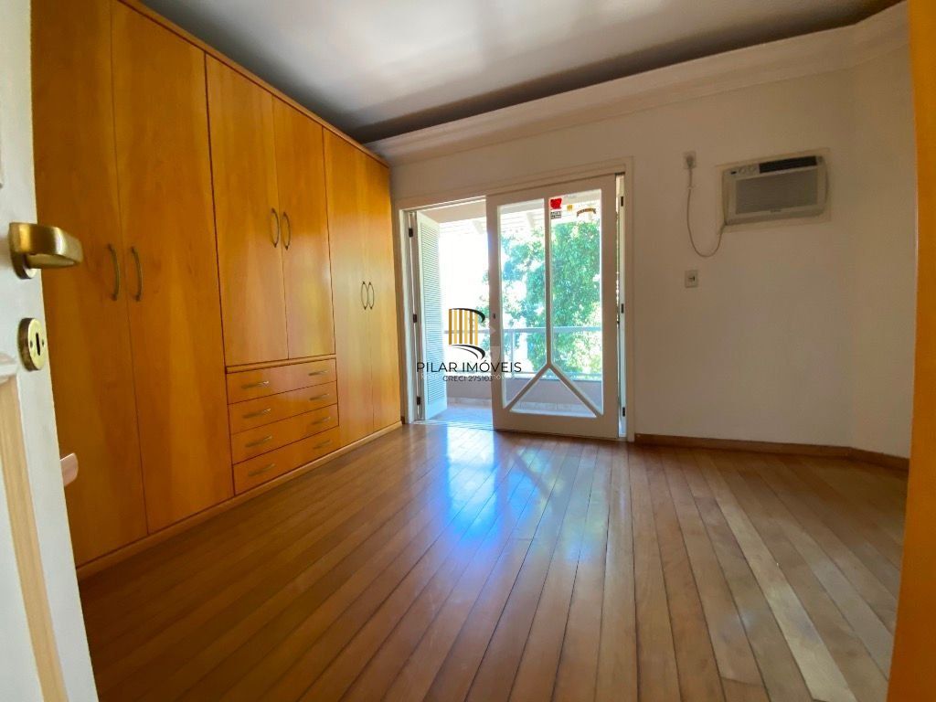 Casa para comprar com 4 dormitórios, 458 m² - Chácara das Pedras - Porto Alegre