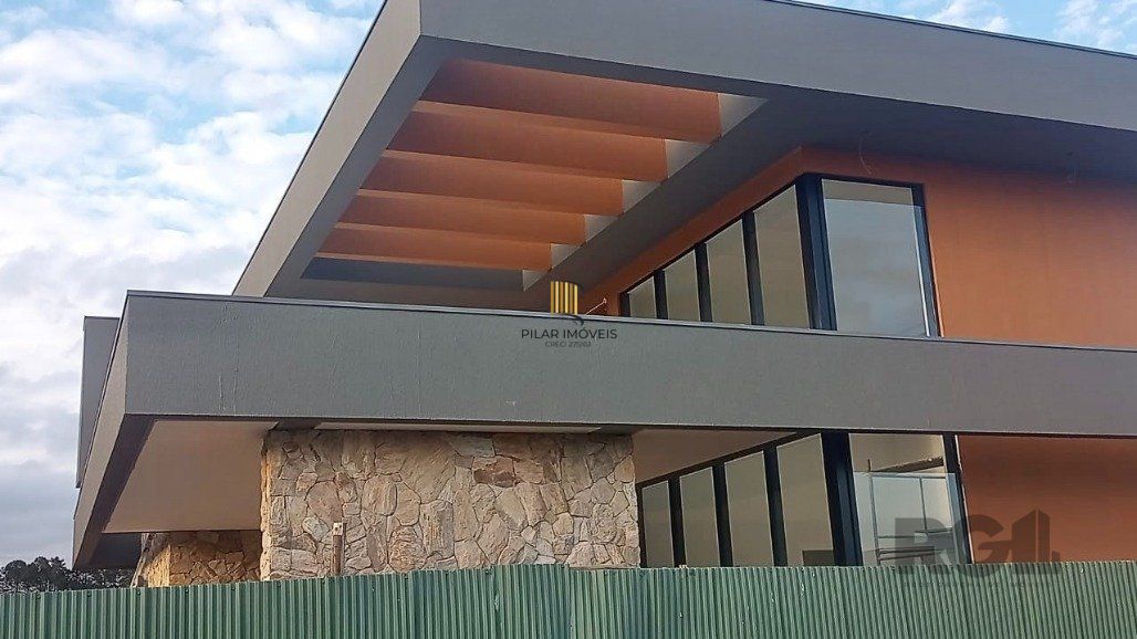 Casa com 3 dormitórios Para comprar Com  246 m² por R$ 1.800.000,00 - Centro - Torres/RS