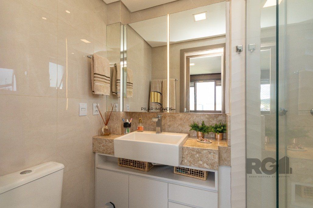 Apto 3 dormitórios, transformado em 2 com suíte e closet enorme, 2 vagas de garagem no jardim botânico