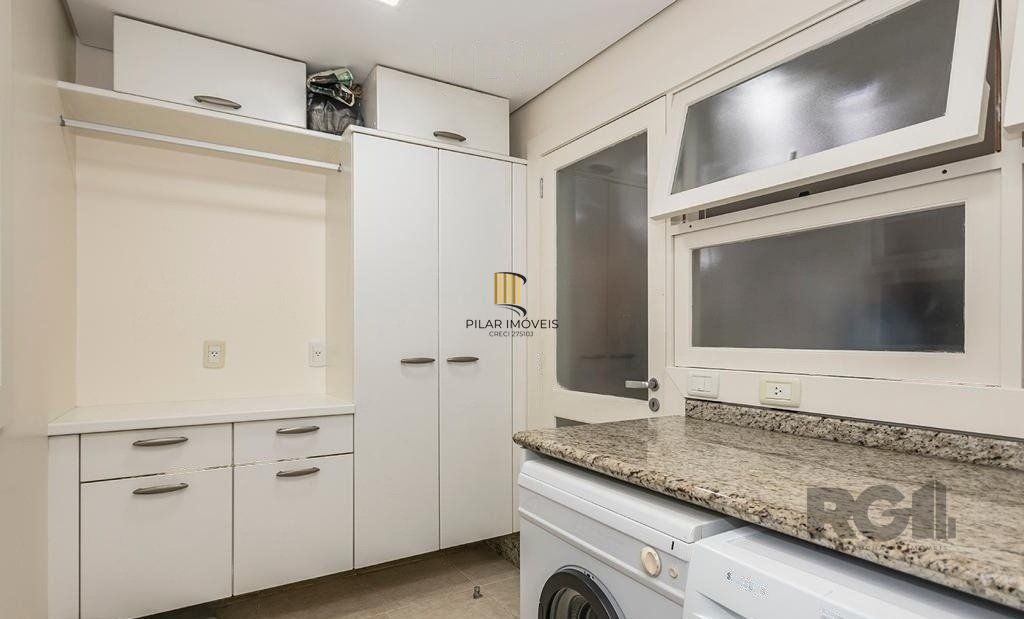 Casa em condomínio à venda no Bairro Três Figueiras.