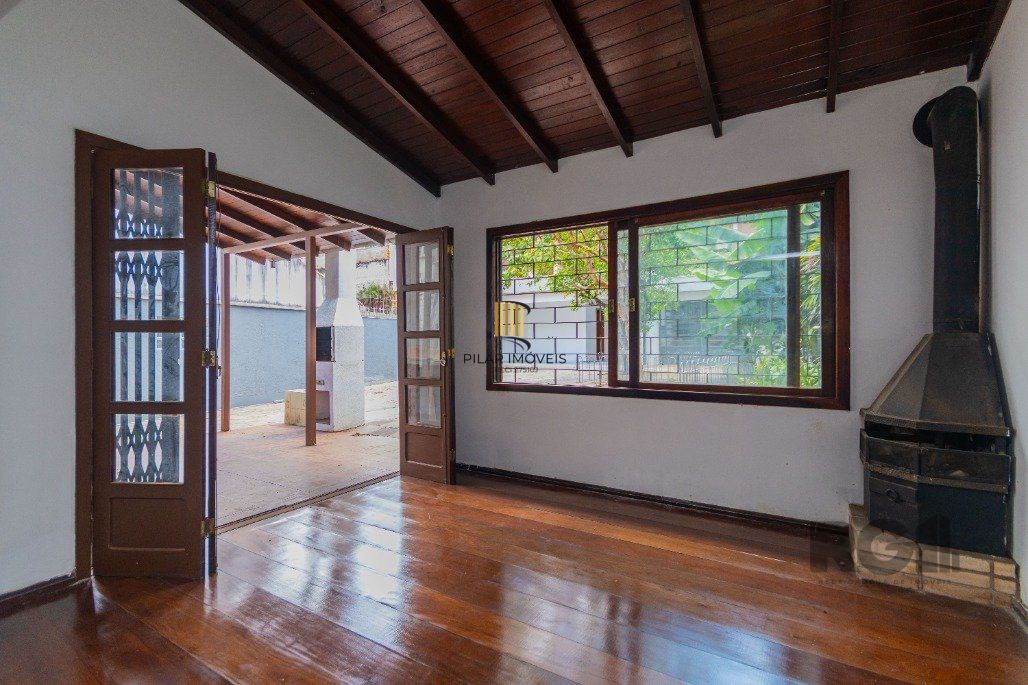 Casa/sobrado para Comprar com 4 dormitórios no bairro  Chácara das Pedras.