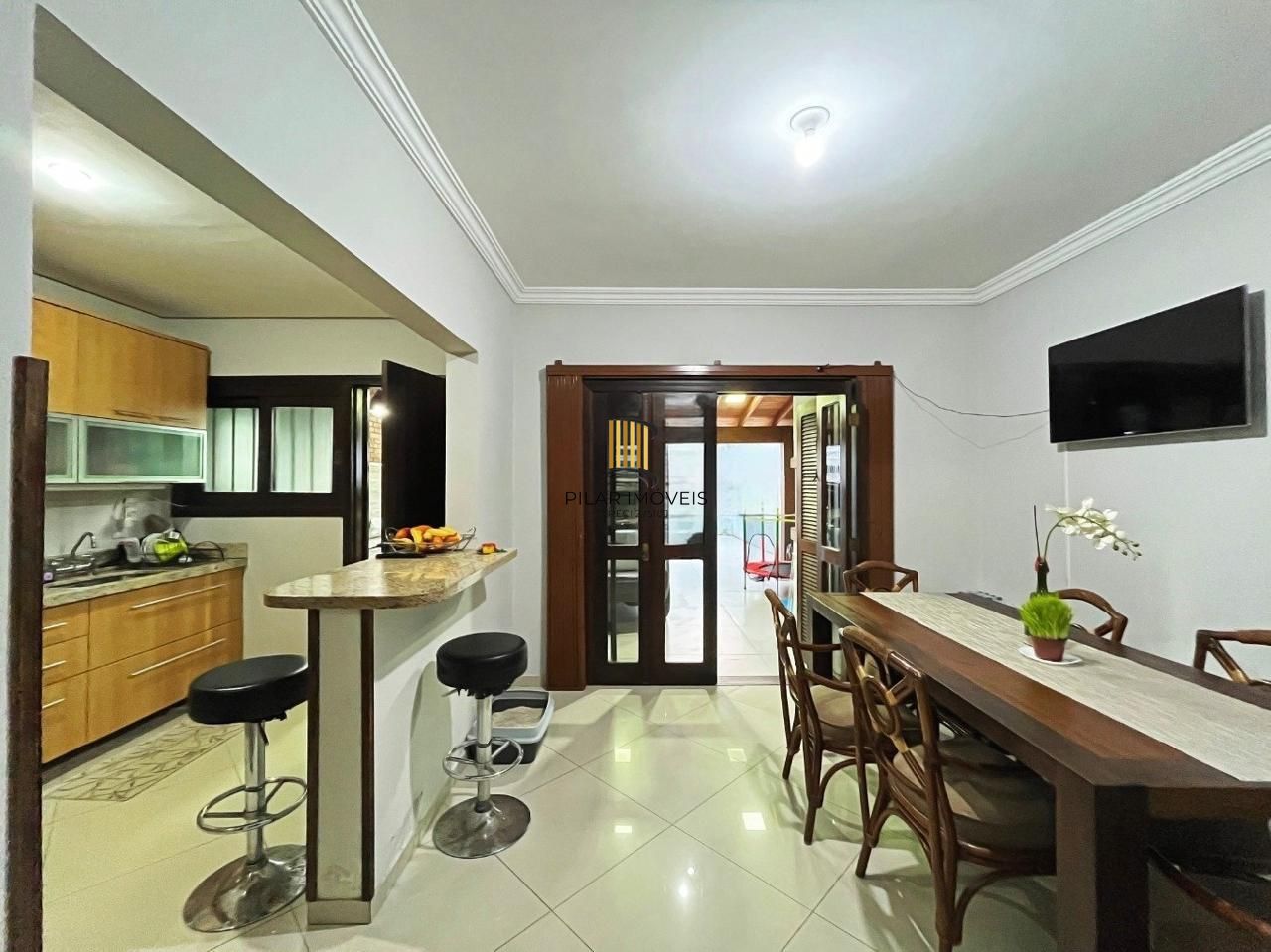 Excelente casa a venda com 3 dormitórios no bairro Tristeza em Porto Alegre.