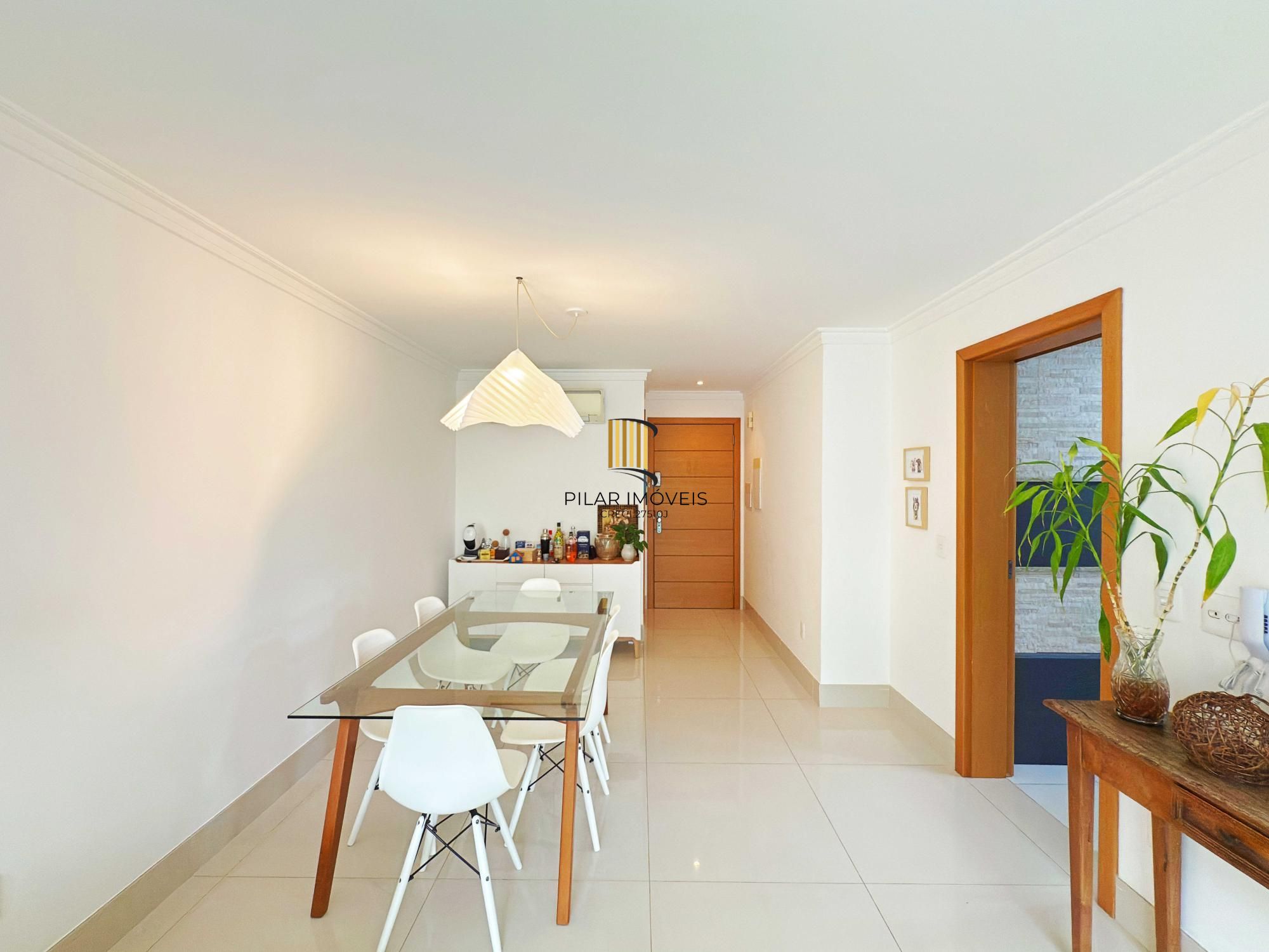 Apartamento a venda semi-mobiliado com dois dormitórios no bairro São João/PoA