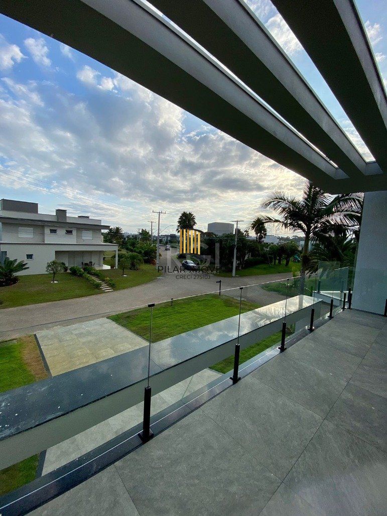 Mansão no Ocean Side para Comprar com  592m2 por R$ 5.200.000,00