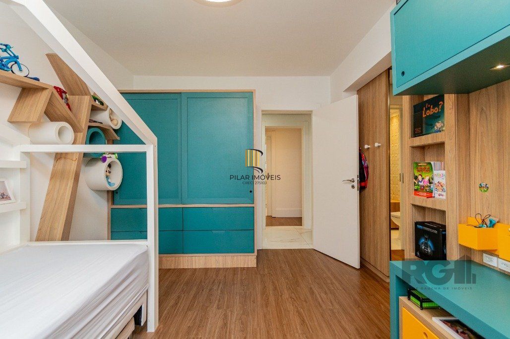 Apartamento com 209 m² privativos sendo 3 suítes, 4 elevadores, 3 vagas de garagens, à venda no bairro Higienópolis
