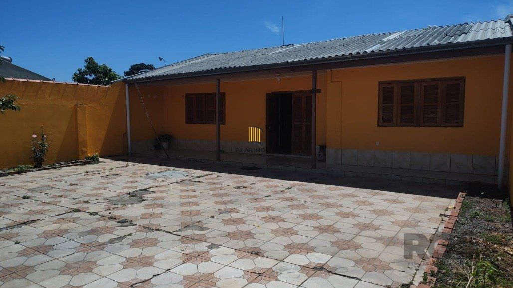 Vende casa com 84m² ,  2 dormitórios, terreno com 300m²