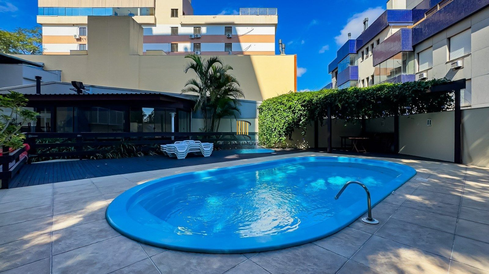 Apartamento totalmente mobiliado com 65m² no bairro Petrópolis!