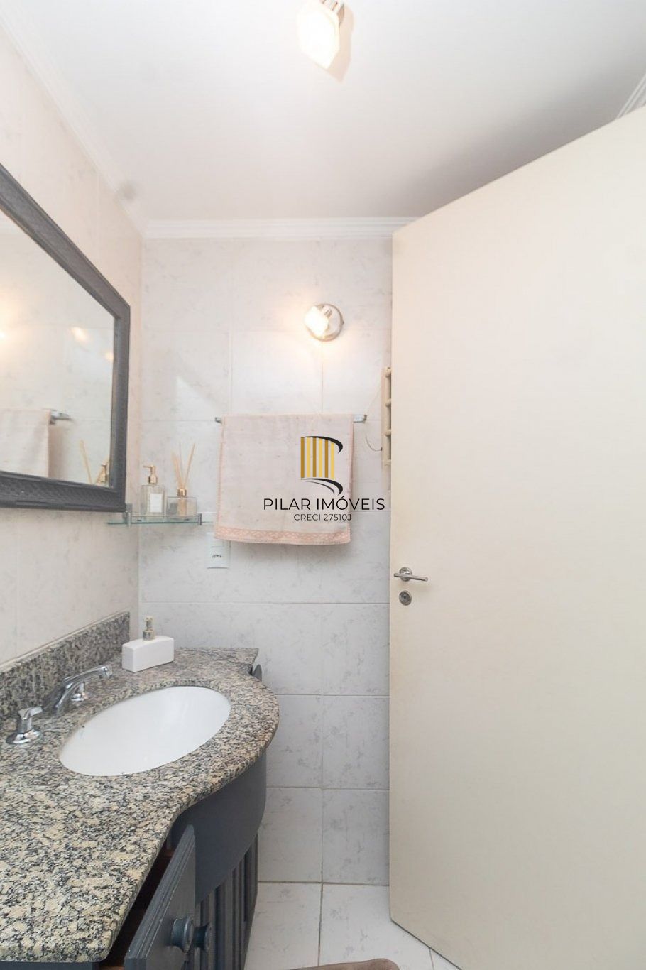 Apartamento 2 dormitórios 1 suíte no bairro São João em Porto Alegre.