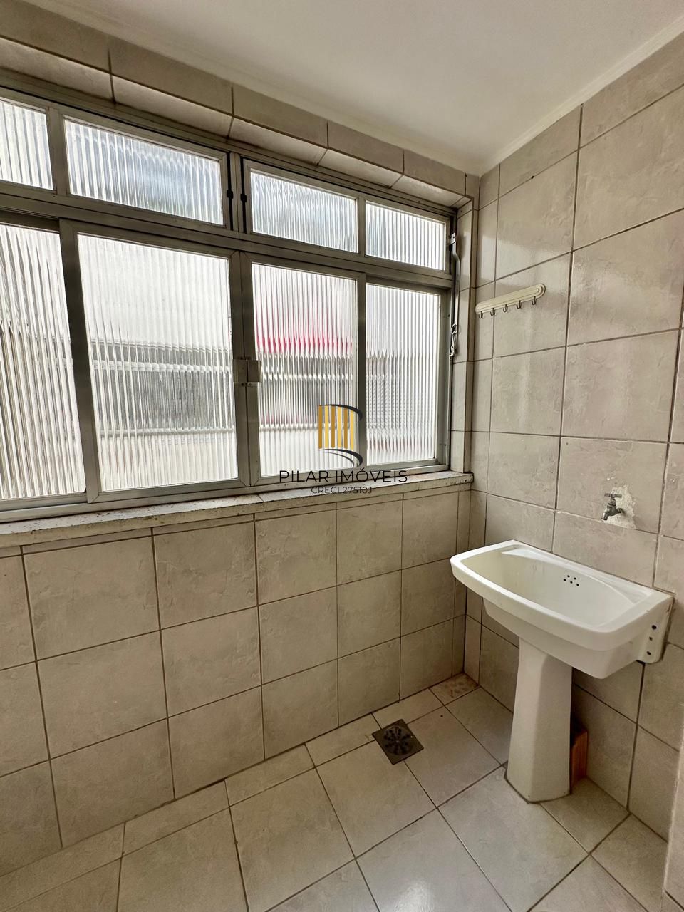 Excelente apartamento à venda no bairro Passo d' Areia com 2 dormitórios.