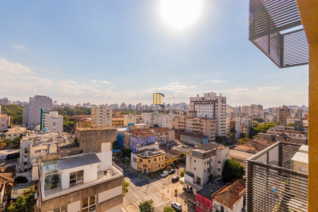 Apartamento á venda, 2 dormitórios, 2 vagas, no bairro Rio Branco, próximo à Redenção.