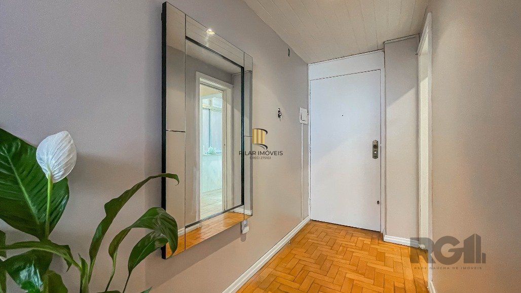 Apartamento para comprar ,  dois dormitórios, 1 vaga de garagem no Centro Histórico.