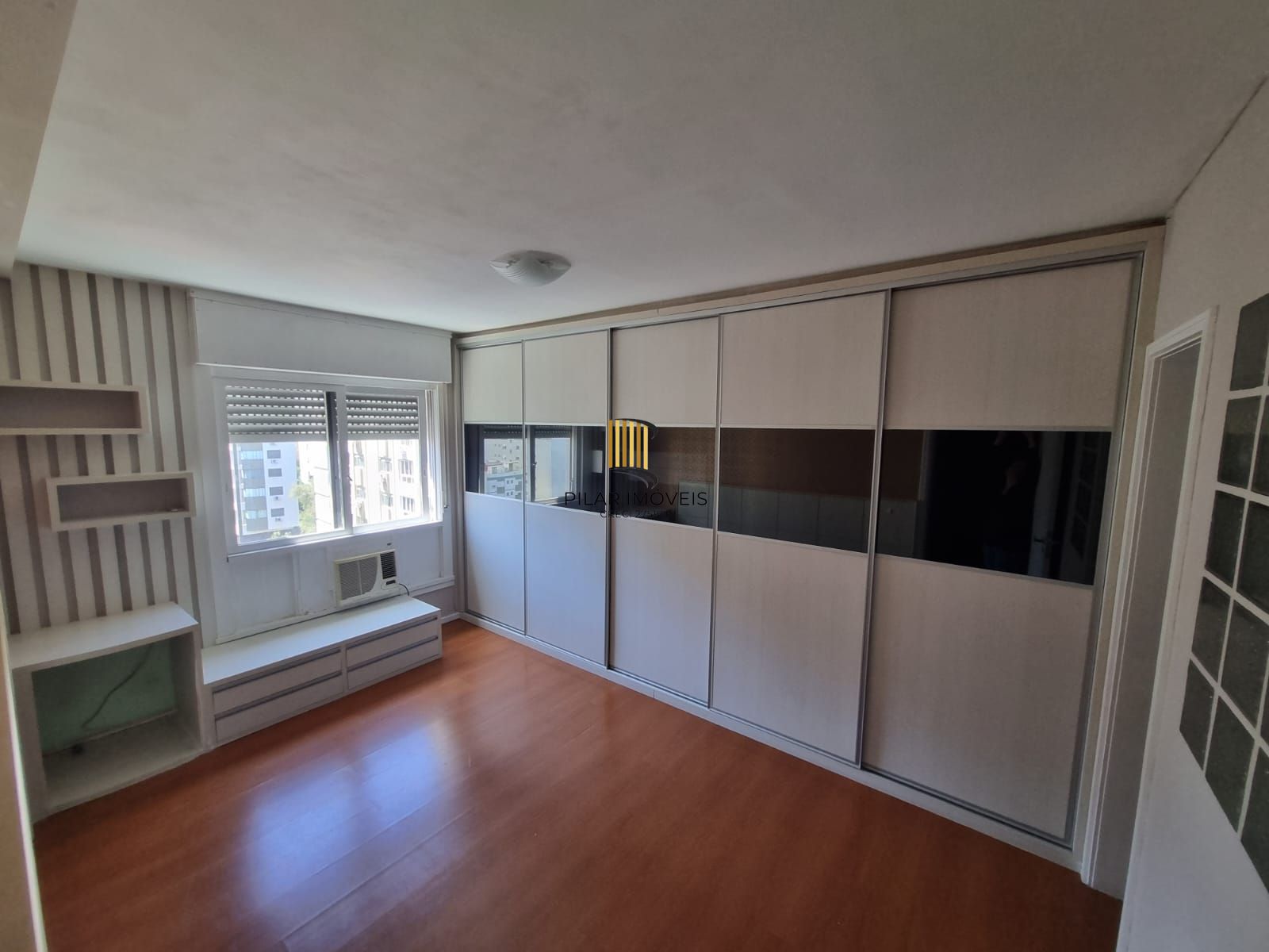 Apto de 3 dormitórios no Mont Serrat com linda vista da cidade e 1 vaga de garagem