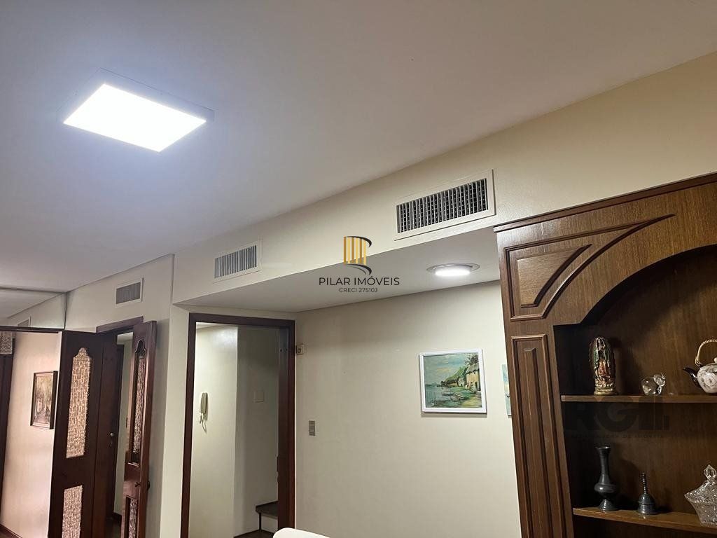 Cobertura para Comprar  com três dormitórios e uma suíte, duas vagas no bairro Petrópolis.