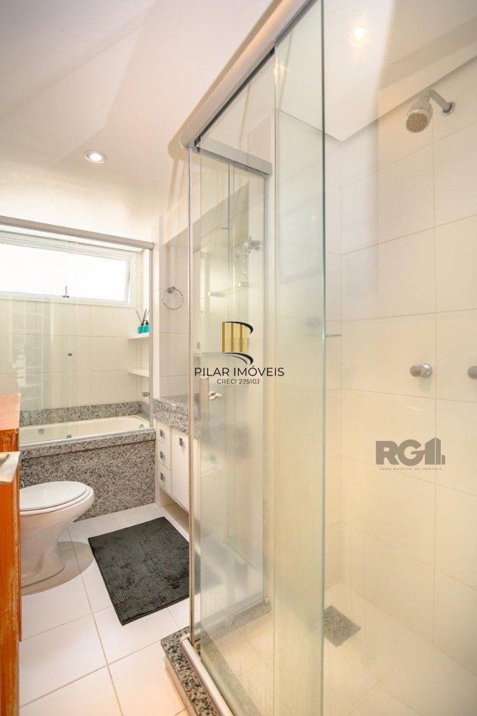 Apartamento à Venda - 137.74m², 3 dormitórios, sendo 3 suites, 2 vagas - Petrópolis