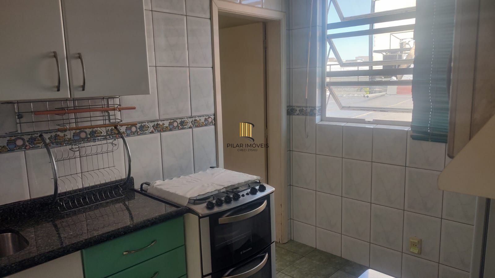 AP, 3 dormitórios, 1 suíte, 3 banheiros, box coberto, frente colégio Militar