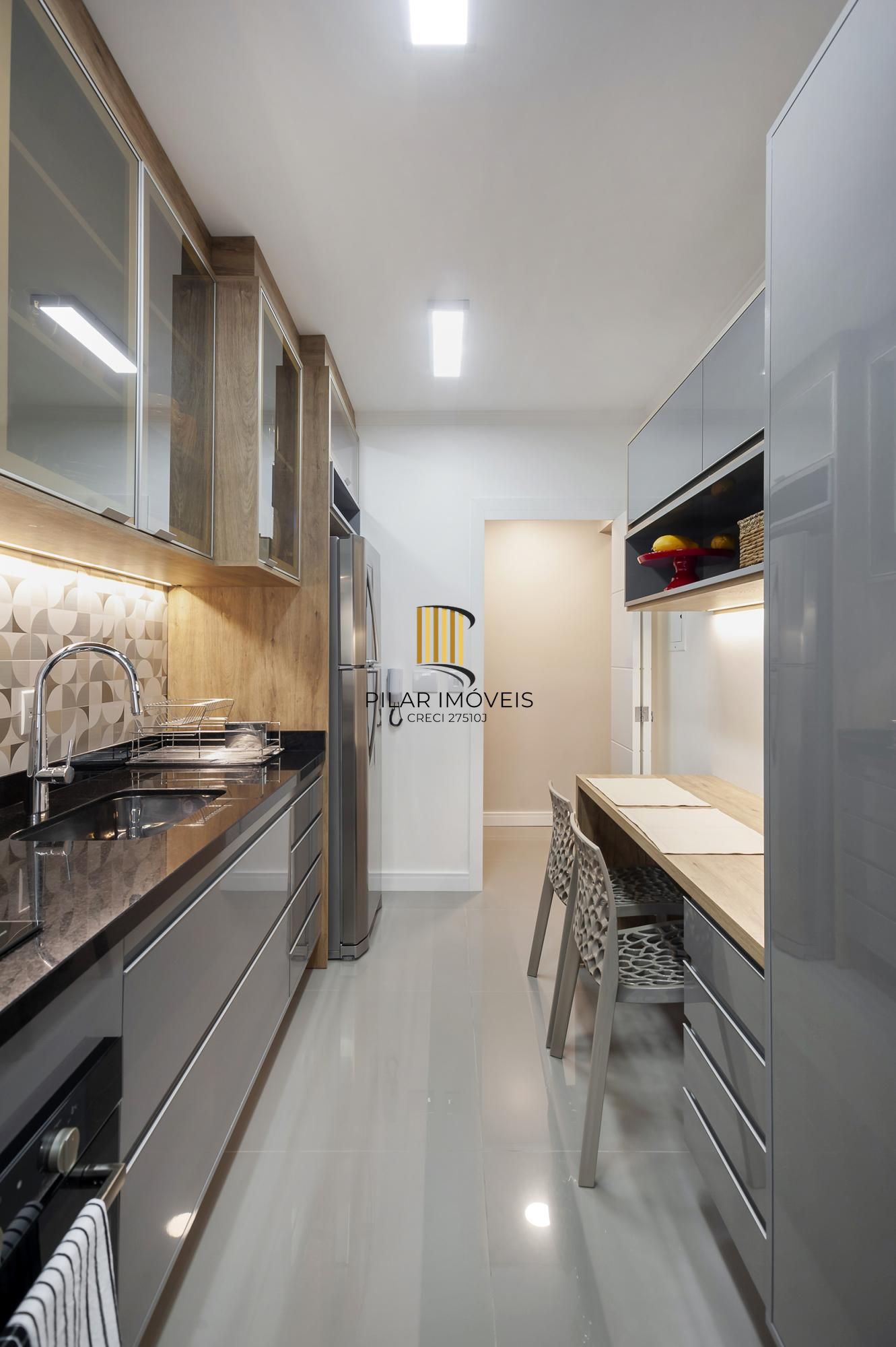 LINDO APARTAMENTO, PRONTO PARA MORAR.