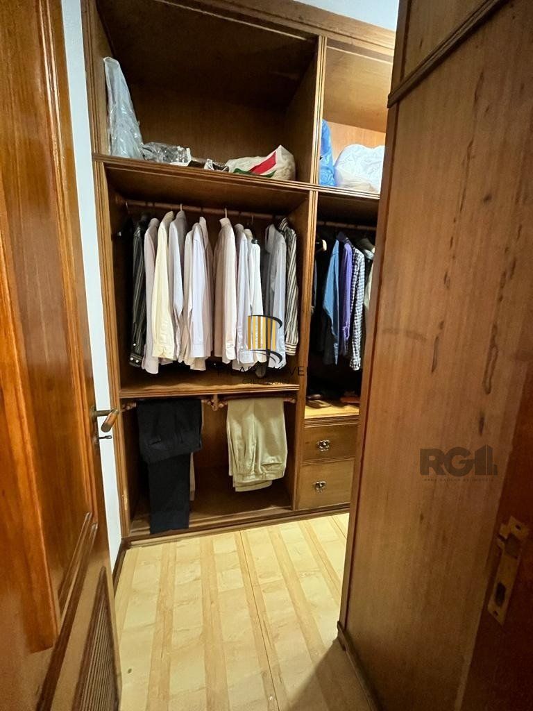 Cobertura para Comprar  com três dormitórios e uma suíte, duas vagas no bairro Petrópolis.