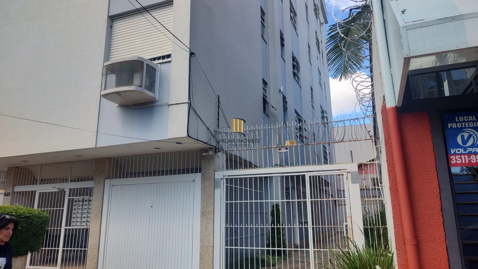 AP, 3 dormitórios, 1 suíte, 3 banheiros, box coberto, frente colégio Militar