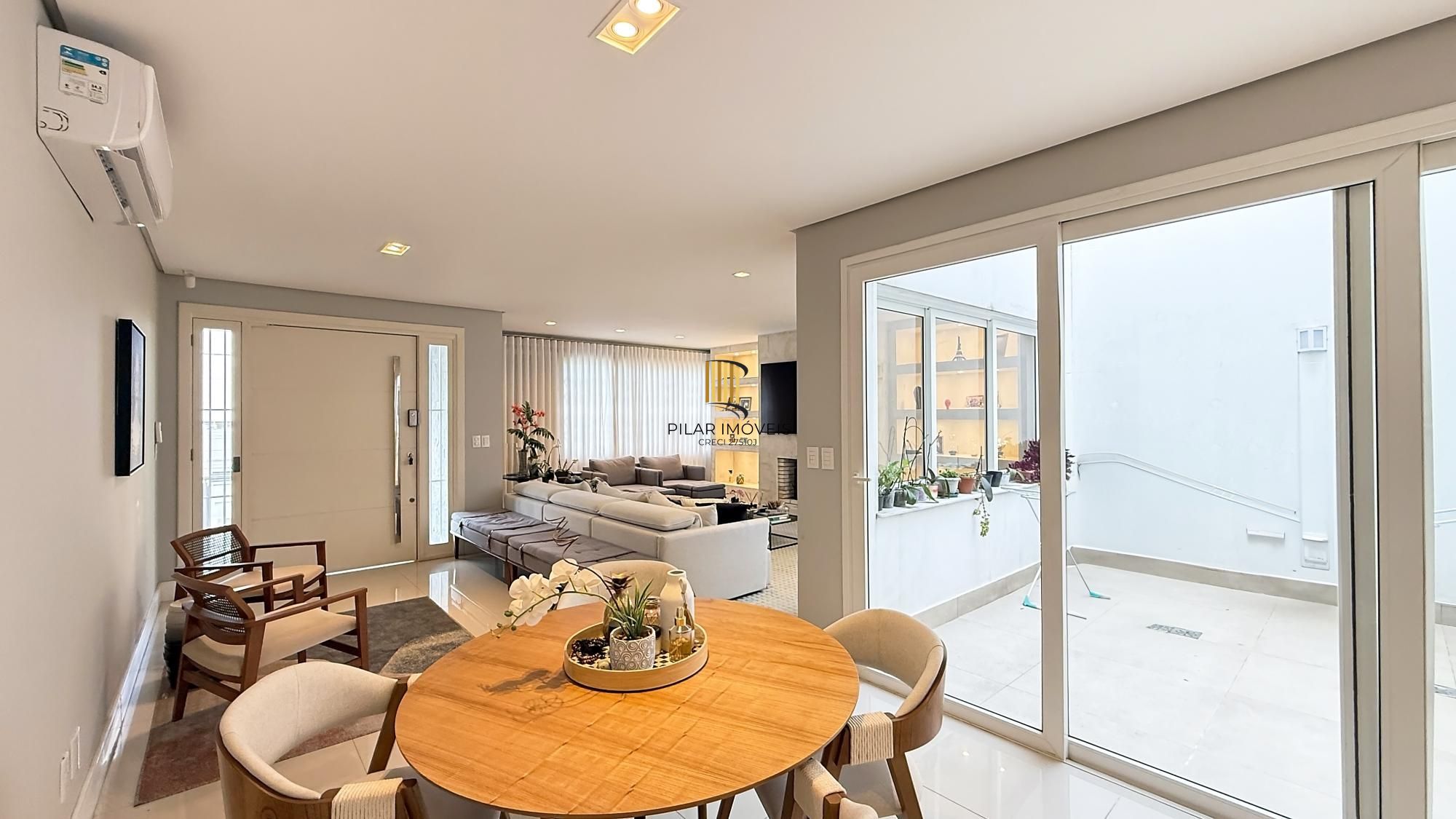 Casa para Comprar com 4 dormitórios, 386 m² - Chácara das Pedras - Porto Alegre
