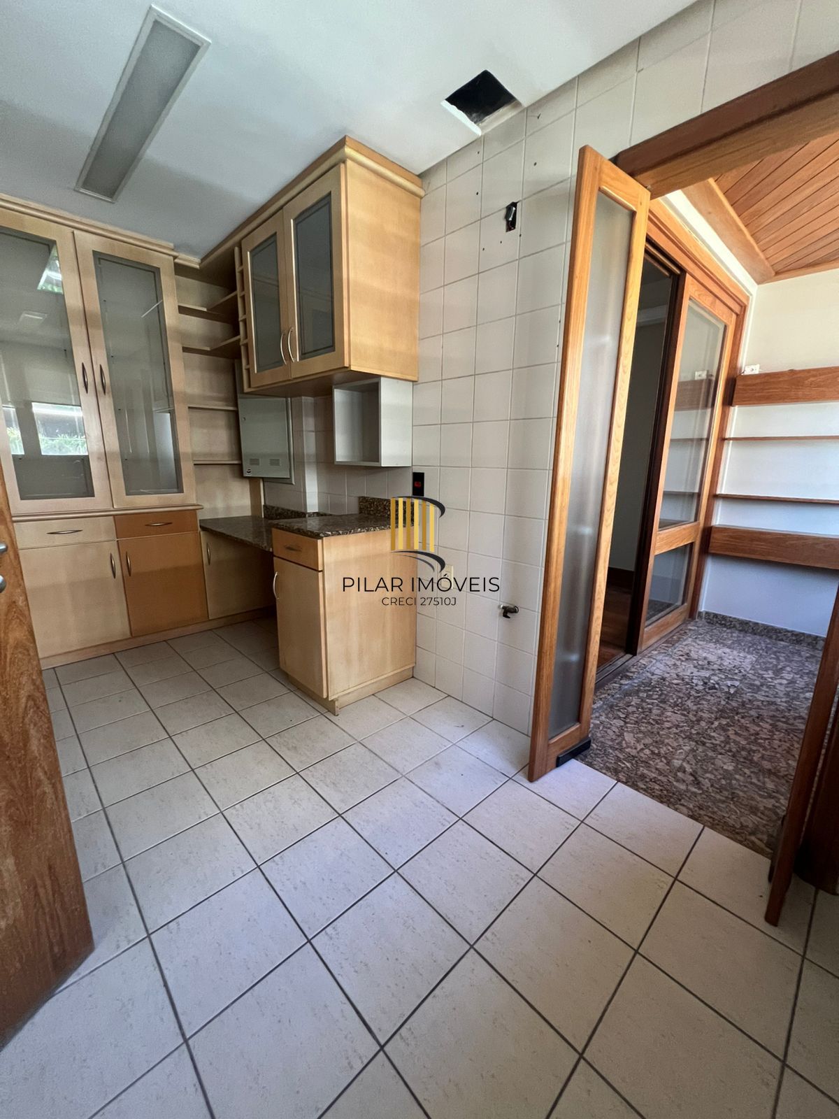 Alto Padrão no Bela Vista: 4 Dorms, Vista Rio, Lareira e 3 Vagas no Ed. Vercelli