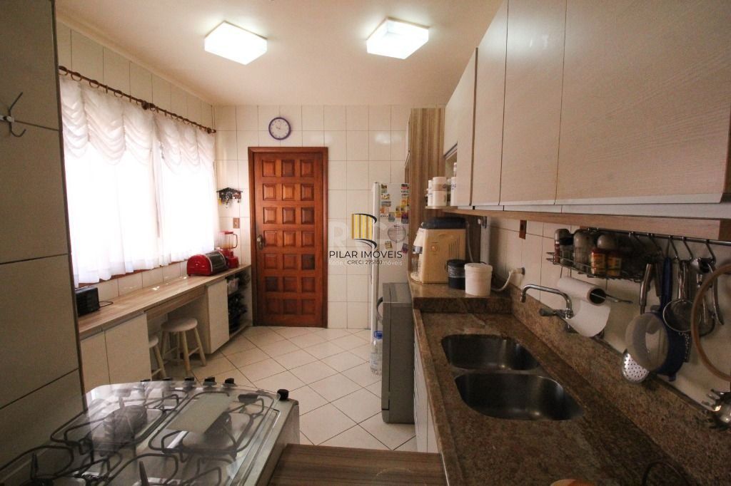 Casa Com 4 dormitórios para Comprar , 350 m²- Chácara das Pedras - Porto Alegre