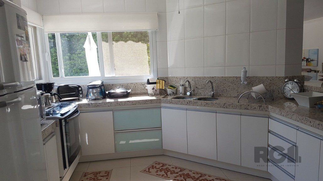 Casa para Comprar  no Condado de Capão com 5 suítes.