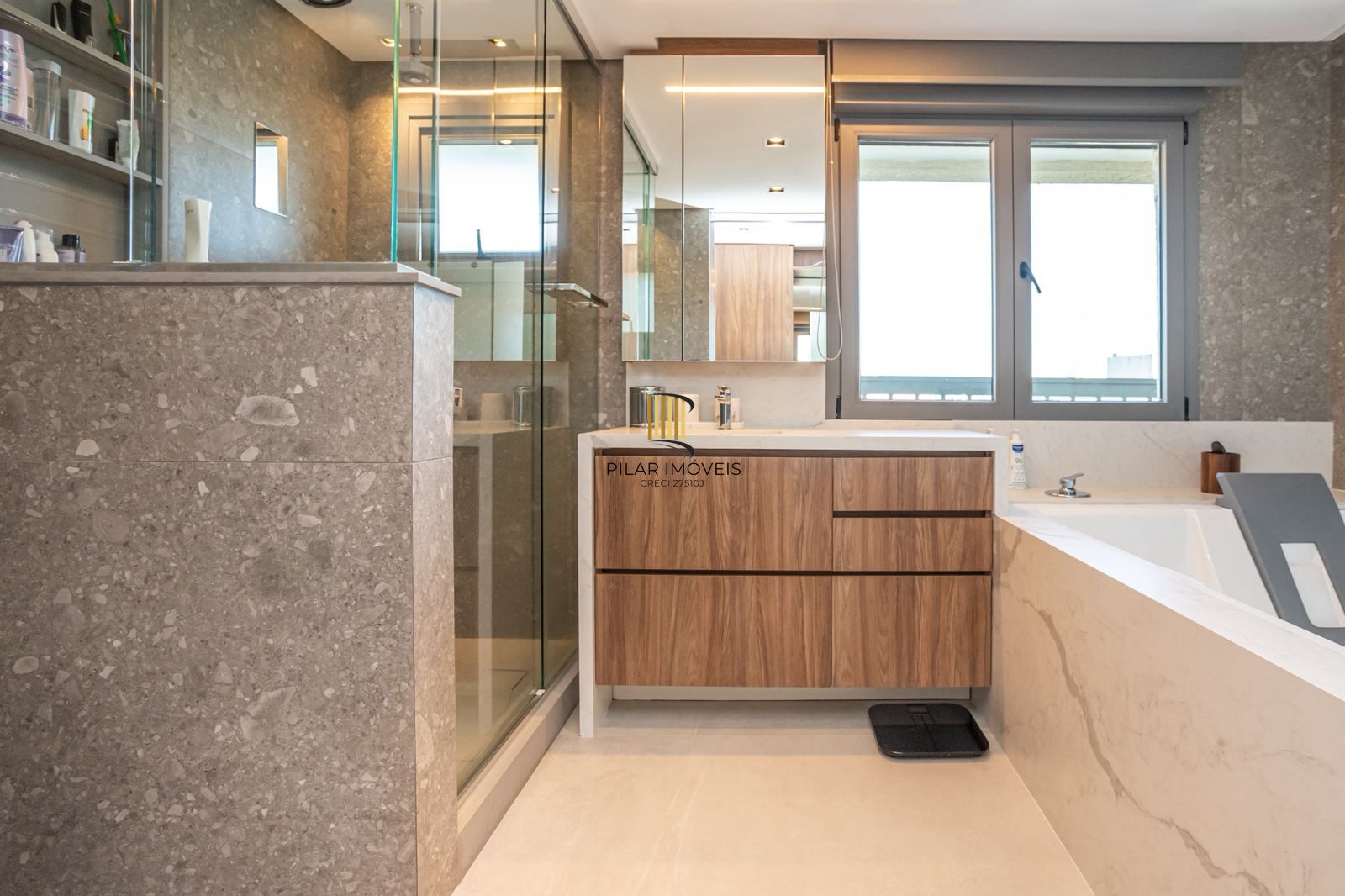 Apartamento de Luxo mobiliado com vista definitiva e automação- Três Figueiras