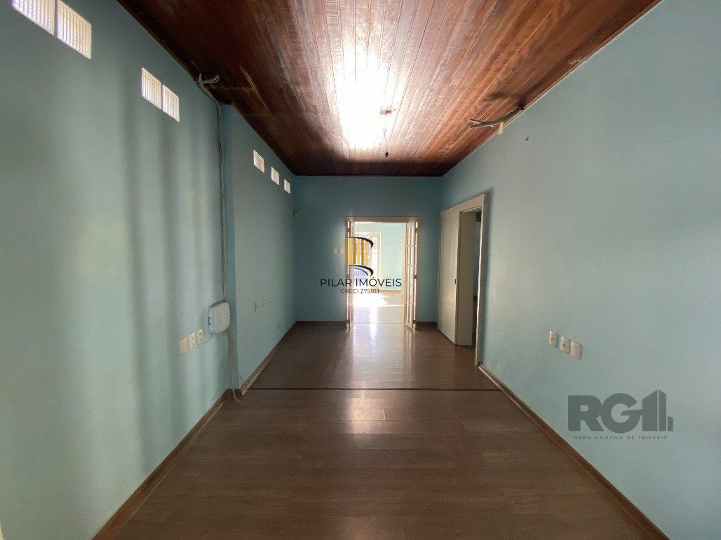 Casa para Comprar com 3 dormitórios no bairro Azenha