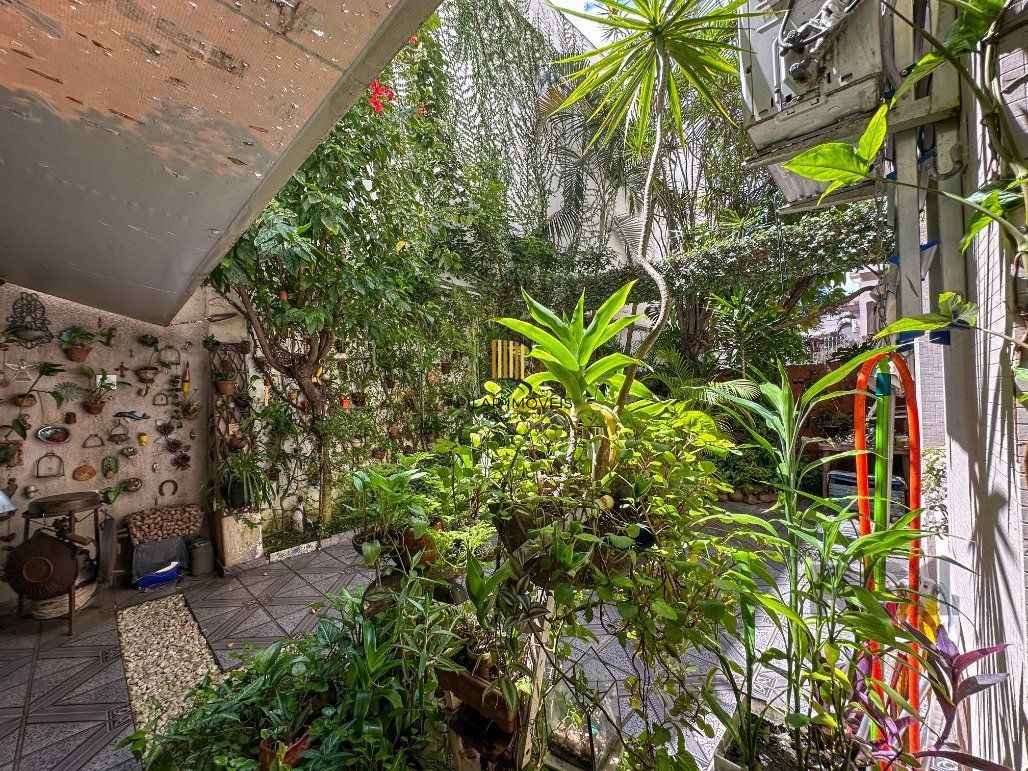 Apartamento Garden para comprar no Bairro Petrópolis! Um verdadeiro refúgio!