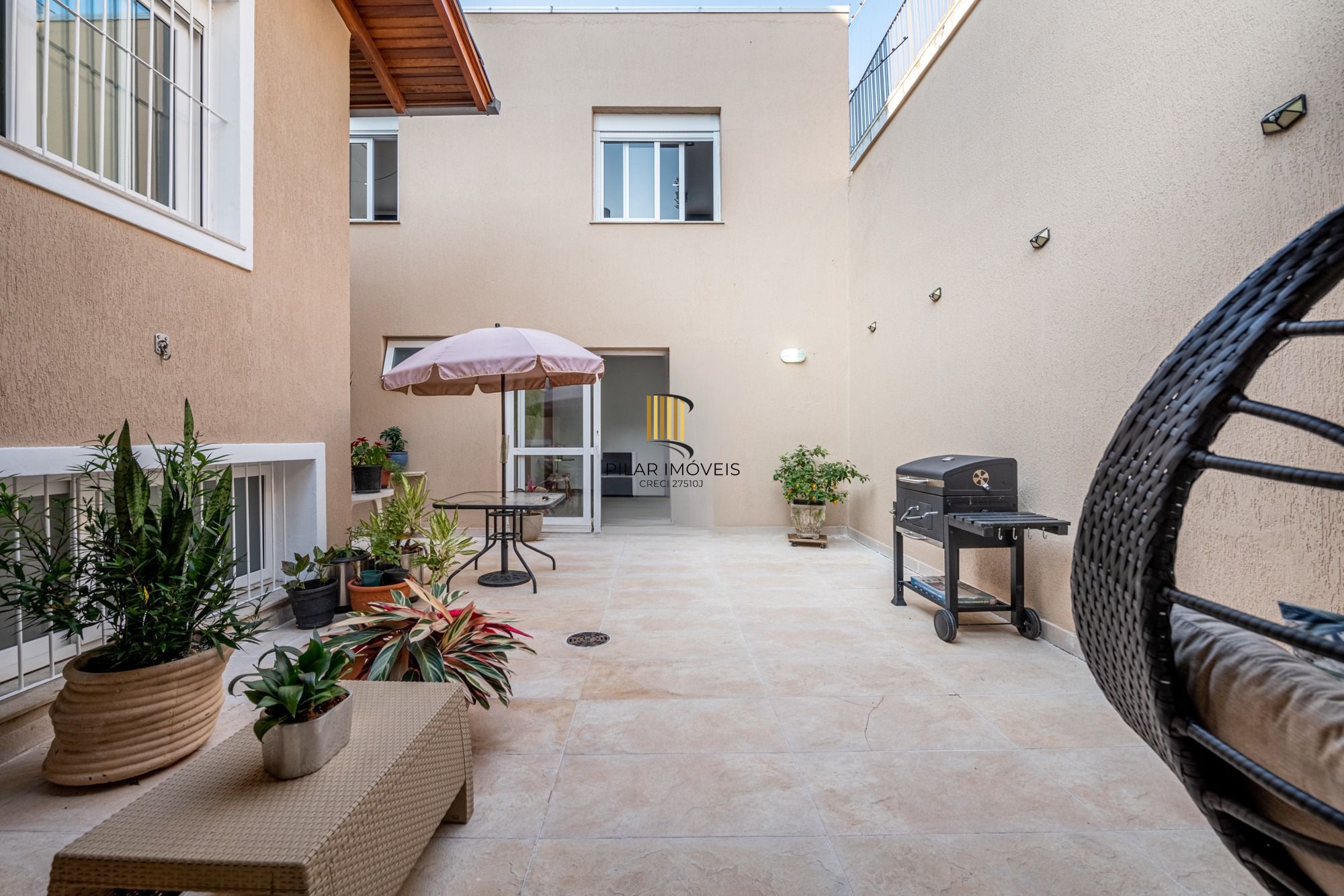 Casa com 357m² e 4 dormitórios, 3 suítes, 3 vagas