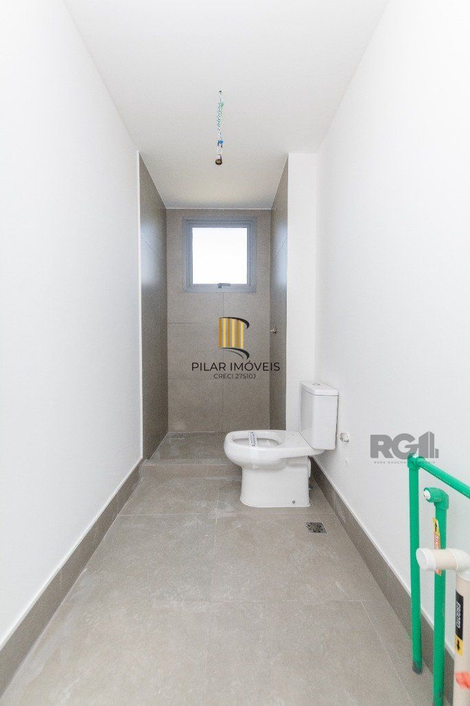 Apto de 3 suítes, andar alto, 115m² privativos com lavabo, cozinha americana e churrasqueira.