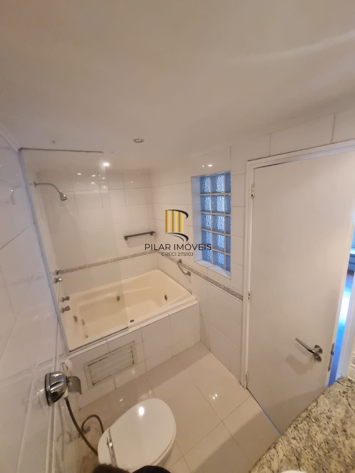 Apto de 3 dormitórios no Mont Serrat com linda vista da cidade e 1 vaga de garagem