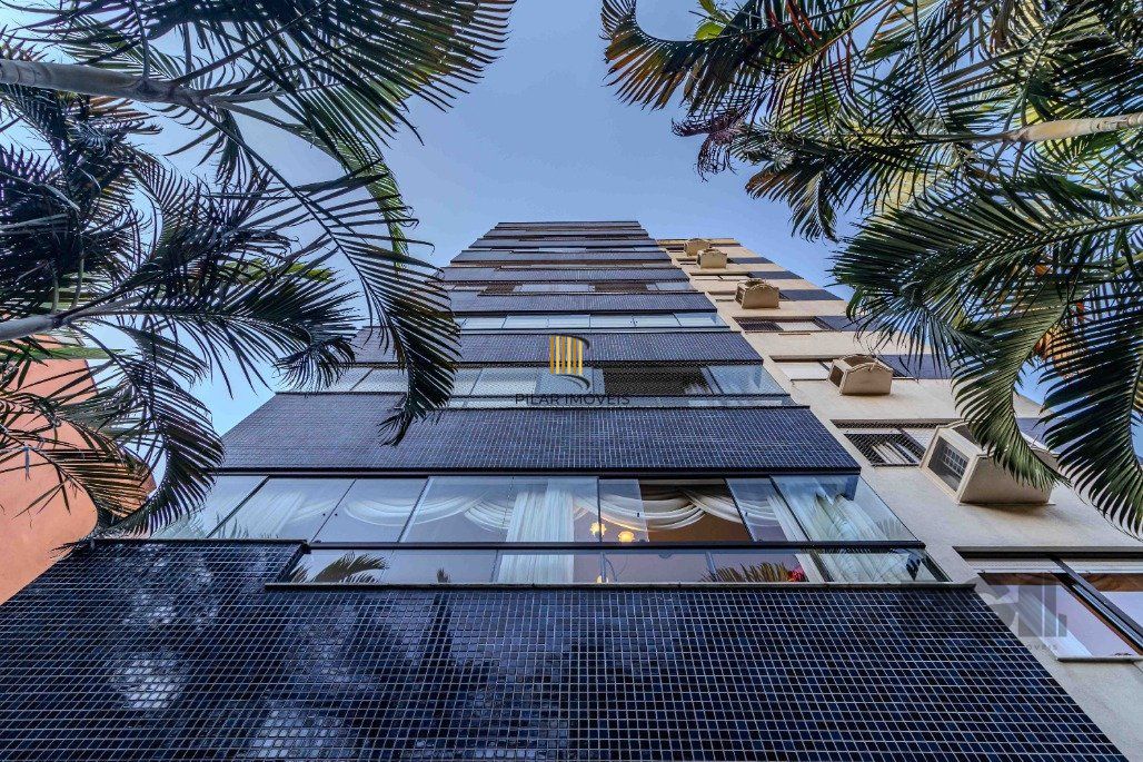 Apartamento 3 dormitórios e 2 vagas no Petrópolis, pertinho da Encol
