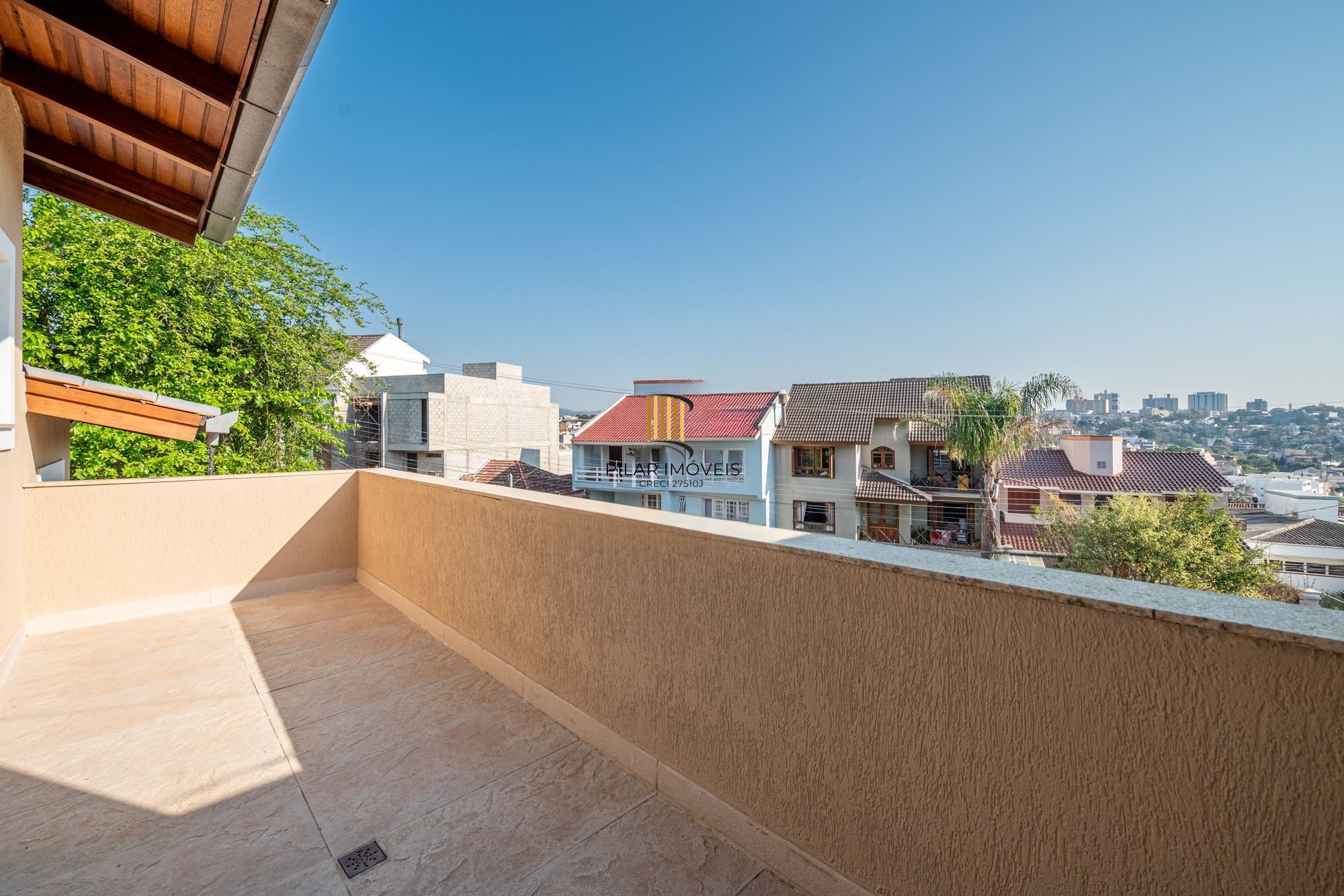 Casa com 357m² e 4 dormitórios, 3 suítes, 3 vagas