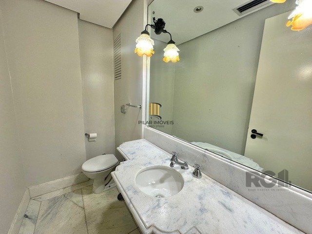 Excelente Apartamento Para Comprar  Próximo ao Hospital Moinhos de Vento com 196 m² privativos