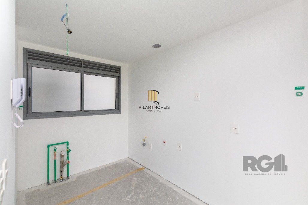 Apto de 3 suítes, andar alto, 115m² privativos com lavabo, cozinha americana e churrasqueira.