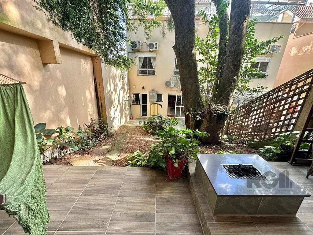 Casa em Condomínio para Comprar no bairro Pedra Redonda com 4 suítes