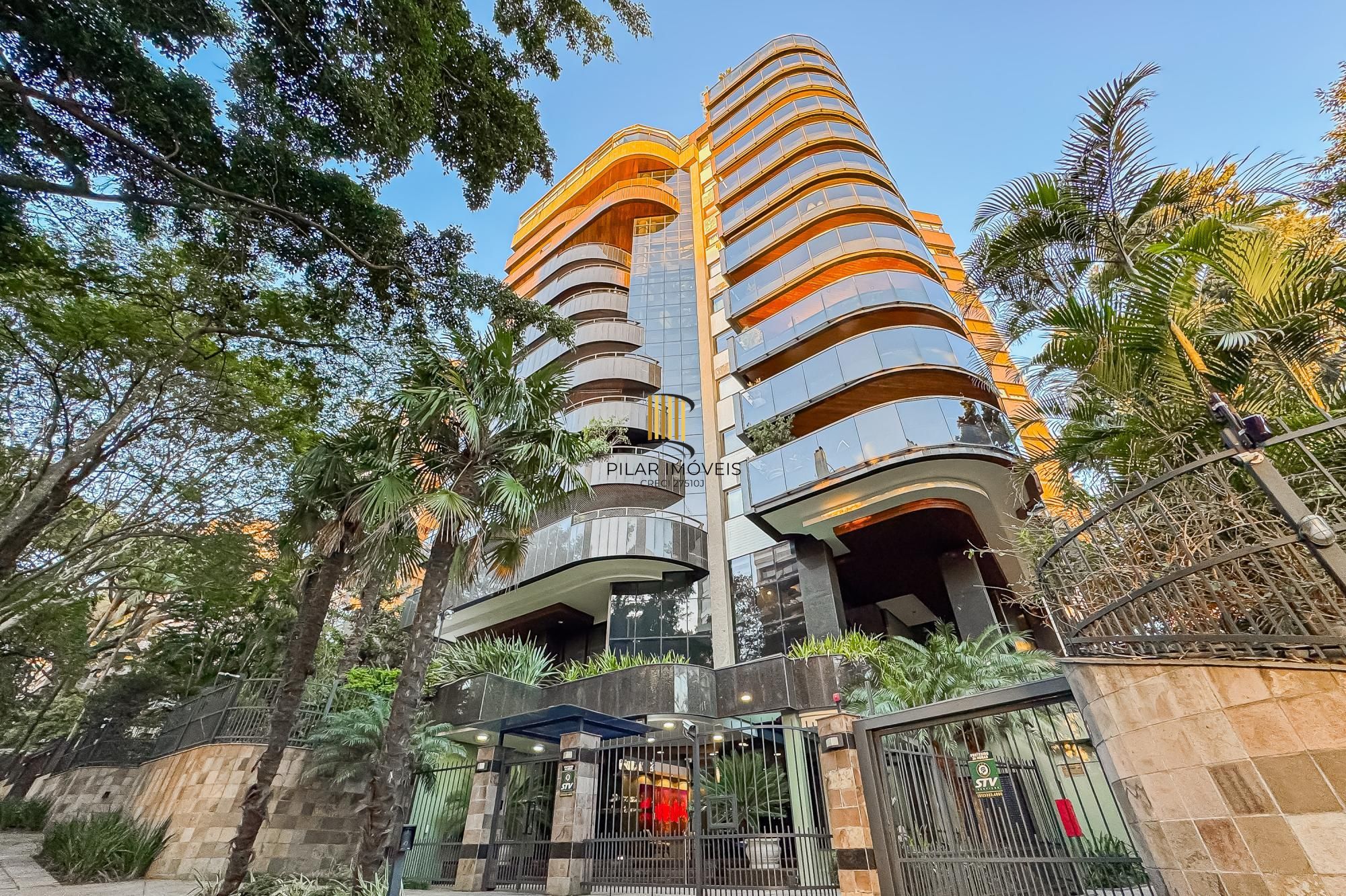 Sofisticação e Conforto em Petrópolis – 231,51m² privativos, 3 dormitórios (1 suíte master) + 3 vagas