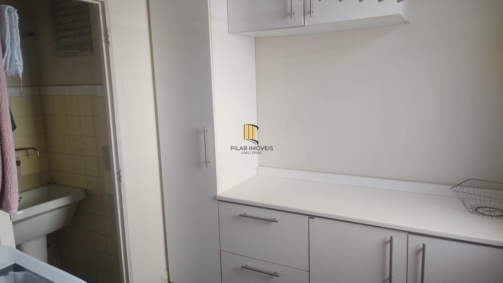 AP, 3 dormitórios, 1 suíte, 3 banheiros, box coberto, frente colégio Militar