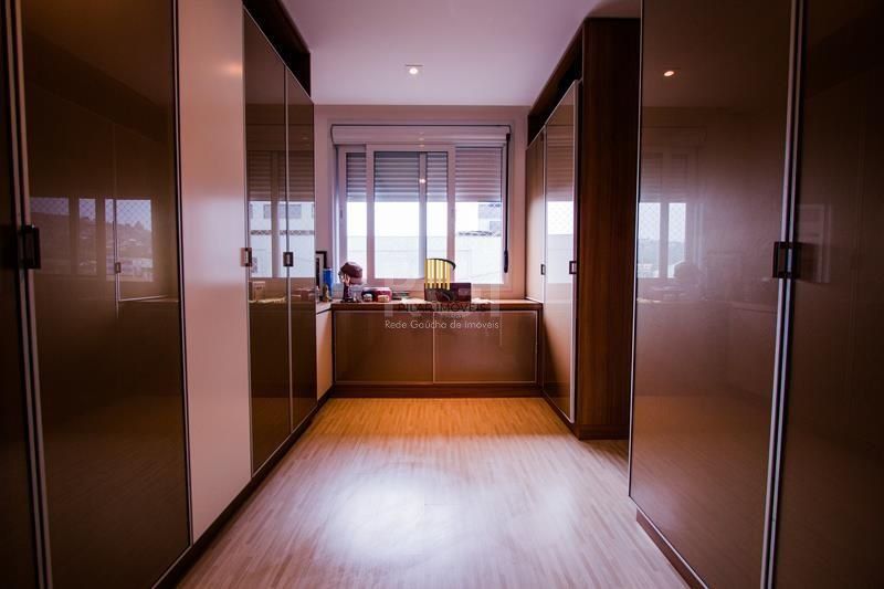 Casa Para Comprar  em condomínio com 5 quartos e 4 vagas no Jardim Botânico