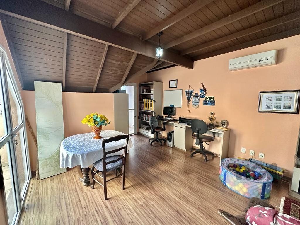 Casa em Condomínio para Comprar no bairro Pedra Redonda com 4 suítes