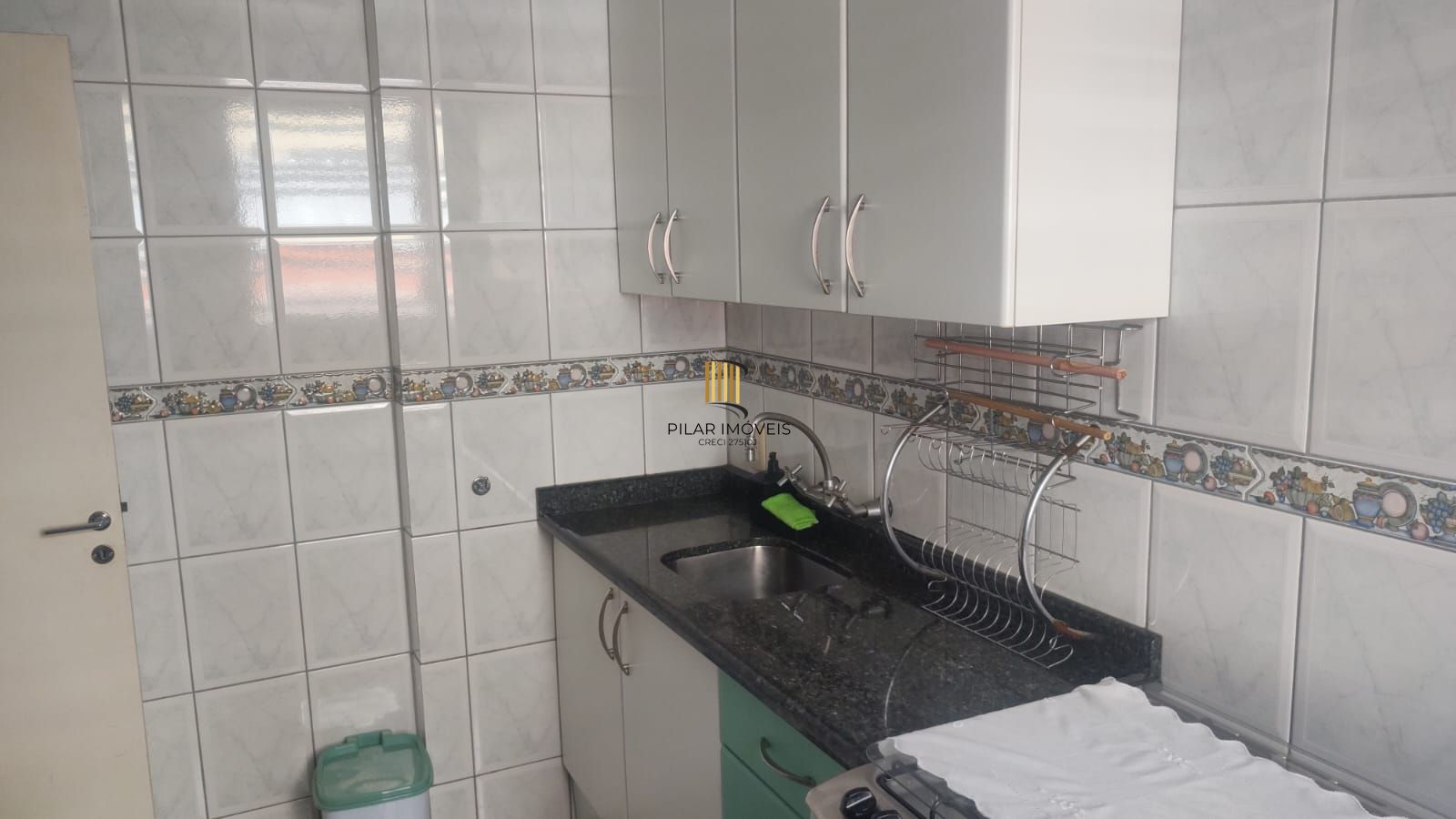 AP, 3 dormitórios, 1 suíte, 3 banheiros, box coberto, frente colégio Militar