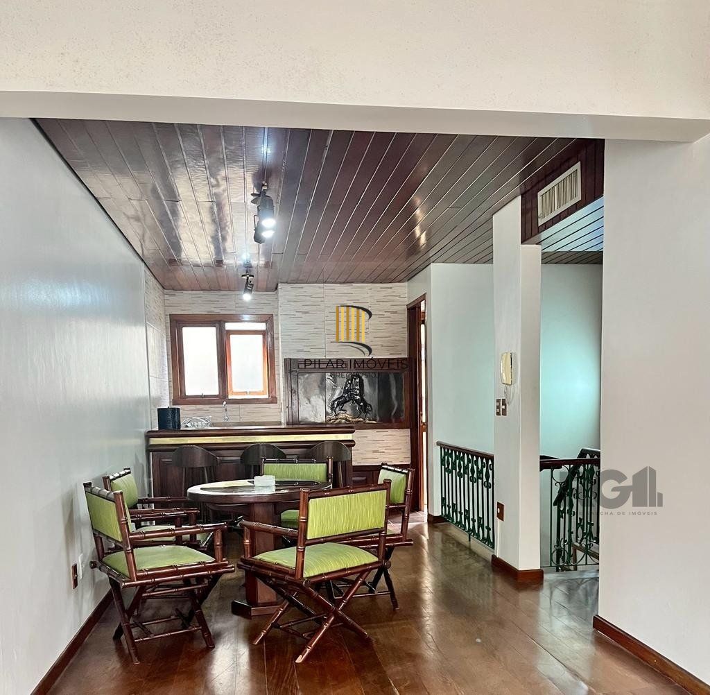 Cobertura para Comprar  com três dormitórios e uma suíte, duas vagas no bairro Petrópolis.