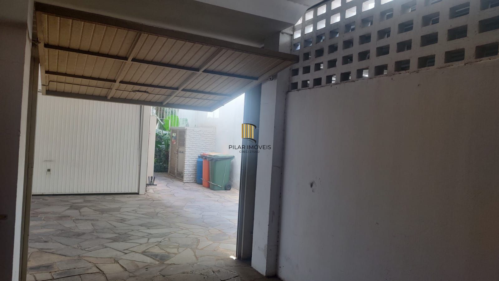 AP, 3 dormitórios, 1 suíte, 3 banheiros, box coberto, frente colégio Militar