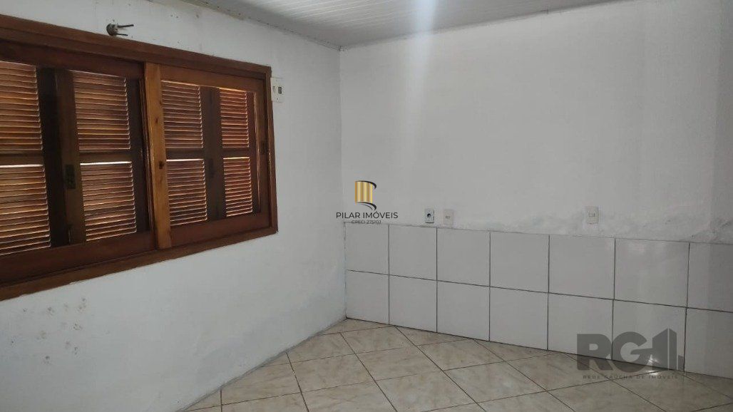 Vende casa com 84m² ,  2 dormitórios, terreno com 300m²