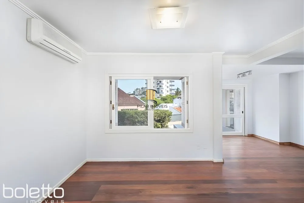 Casa Reformada com Piscina, 370m², 2 Suítes com Closet no Três Figueiras – POA