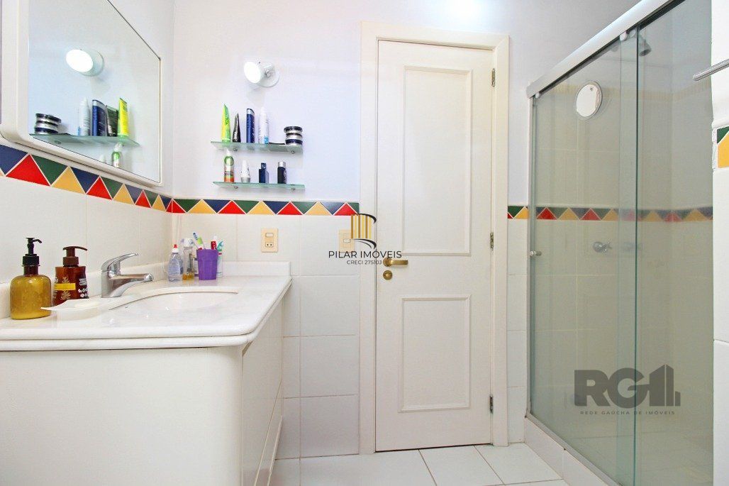 Casa em Condomínio para comprar  no bairro Tristeza com 3 dormitórios
