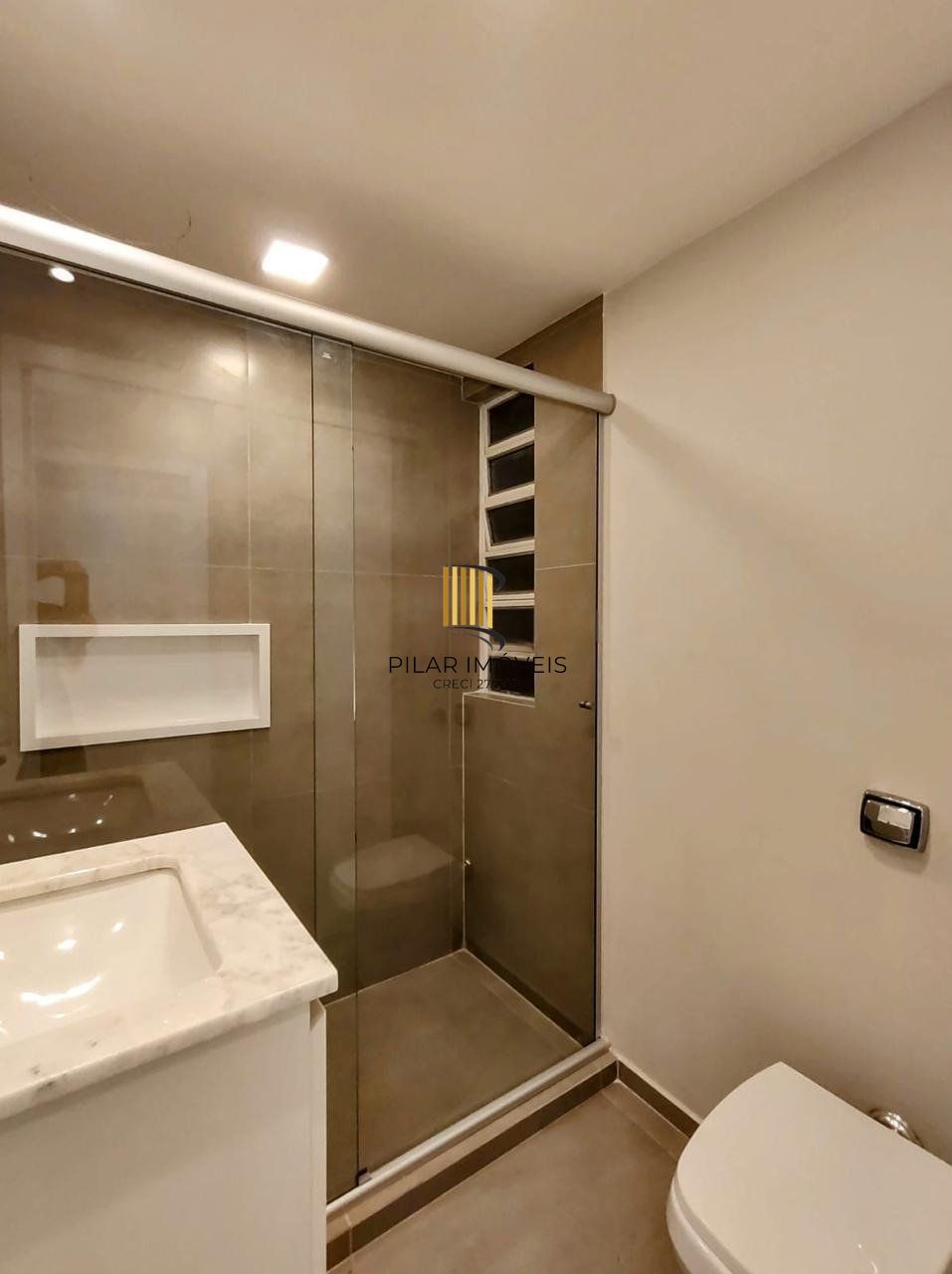 Apartamento semimobiliado à venda no bairro Petrópolis