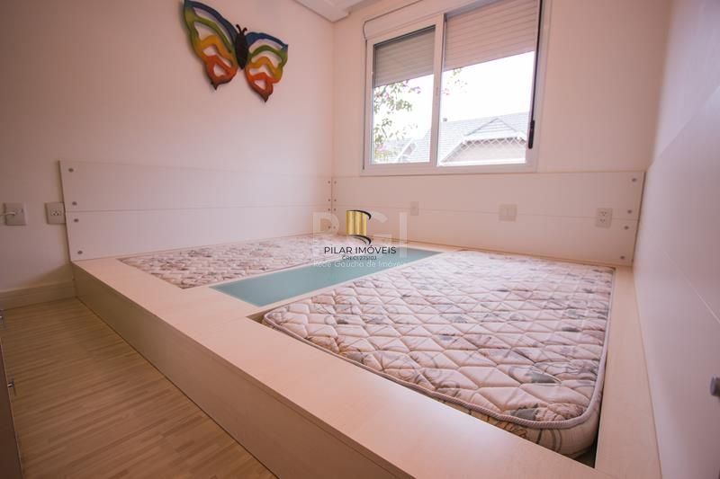 Casa Para Comprar  em condomínio com 5 quartos e 4 vagas no Jardim Botânico